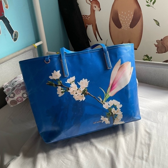 Ted Baker COATED TOTE BAG IN HARMONY FLORAL - BLUE - Picture 3 of 9